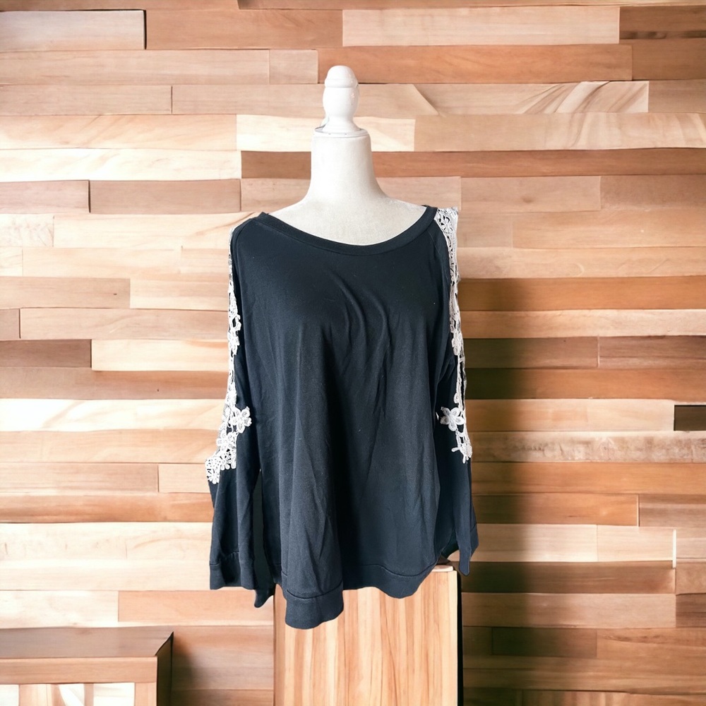 Black Laced Cut-Out Blouse 🤍